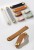 Möbelgriff Alerce – Leder-Schlaufengriff in Schwarz, Weiß, Orange, Rosa, Grau, Braun und Pastellgrün. 1-Loch-Montage oder 96 mm Lochabstand, Boho- und Skandi-Stil, ideal für Kindermöbel – egriffe.at