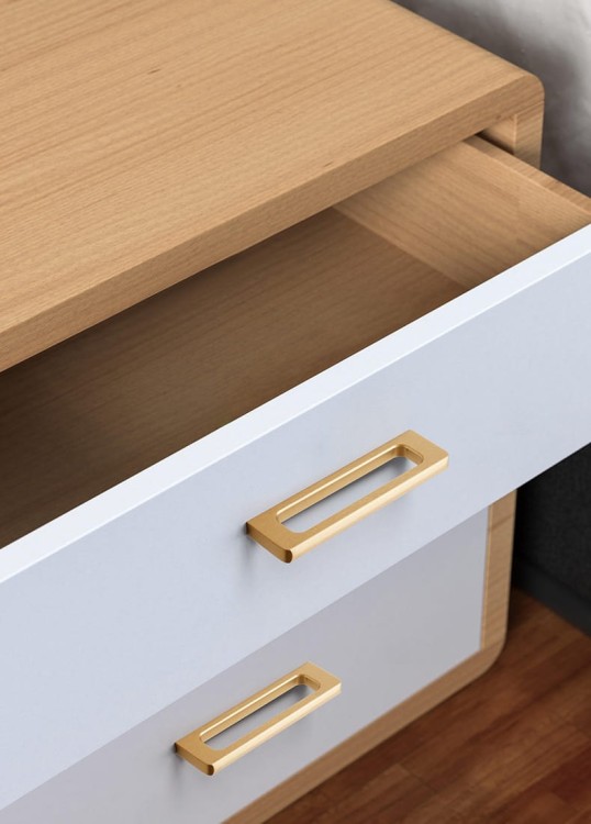 Möbelgriff Barra – moderner durchbrochener Griff in gebürstetem Kaffeegold, Grau und Schwarz. Größen 96, 128 und 160 mm, für Küchen- und Badmöbel, Schränke und Kommoden – egriffe.at