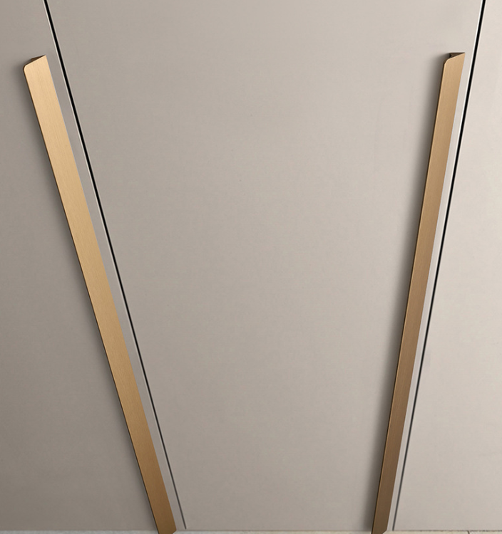Möbelgriff Fargo – Kantengriff in gebürstetem Gold, gebürstetem Schwarz und gebürstetem Grau. Größen 96, 128, 192, 320 und 800 mm, im Loft-, Modern-, Skandi- und Industrial-Stil – egriffe.at