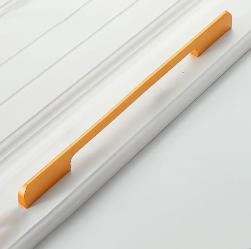 Möbelgriff Largo – moderner, loftiger und minimalistischer Griff in Schwarz oder Champagnergold. Größen 128, 192, 256, 320 und 800 mm. Ideal für Küchen- und Badmöbel, Kommoden, Schränke und Garderoben – egriffe.at