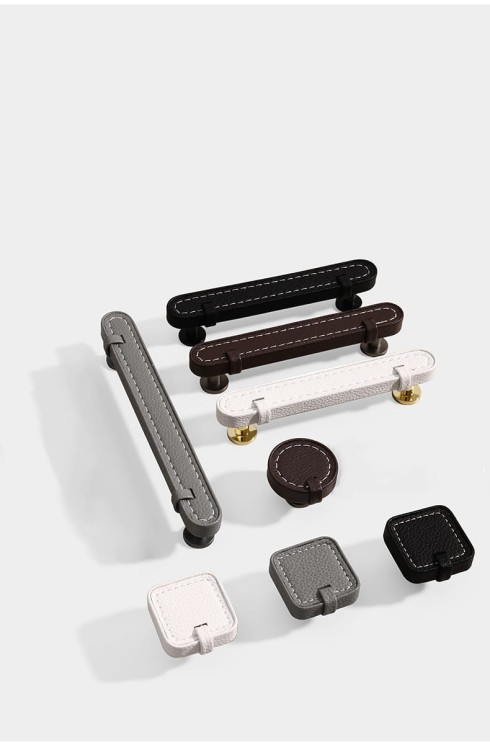 Möbelgriff Museo – dekorativer Ledergriff mit runden und quadratischen Knöpfen in Schwarz, Braun, Grau und Weiß. Als Knopf sowie in 96 und 128 mm erhältlich. Ideal für Küchen- und Badmöbel – egriffe.at