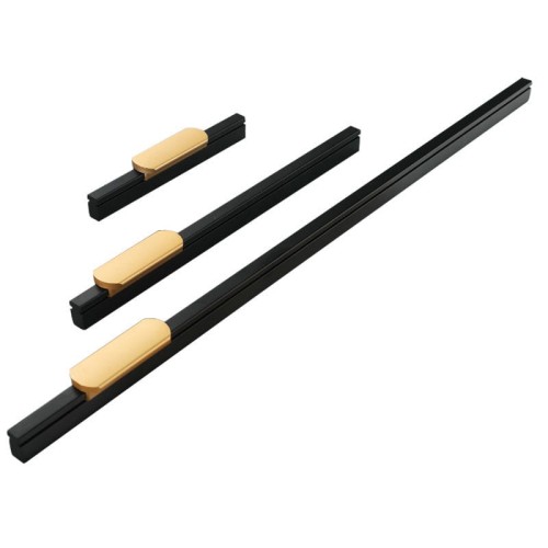 Möbelgriff Arada – moderner linearer Griff in Schwarz mit goldener Einlage, erhältlich in 96, 128, 160, 192, 320, 546 und 960 mm. Ideal für Küchenschränke, Schubladen und hohe Möbelfronten – egriffe.at
