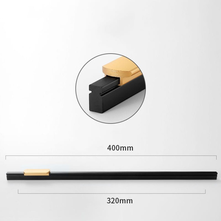 Möbelgriff Arada – moderner linearer Griff in Schwarz mit goldener Einlage, erhältlich in 96, 128, 160, 192, 320, 546 und 960 mm. Ideal für Küchenschränke, Schubladen und hohe Möbelfronten – egriffe.at