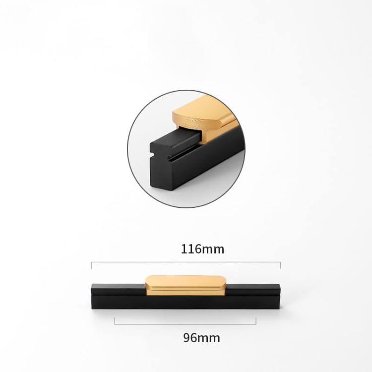 Möbelgriff Arada – moderner linearer Griff in Schwarz mit goldener Einlage, erhältlich in 96, 128, 160, 192, 320, 546 und 960 mm. Ideal für Küchenschränke, Schubladen und hohe Möbelfronten – egriffe.at