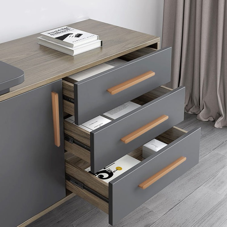 Möbelgriff Avalos – schlichter linearer Griff in Schwarz oder gebürstetem Gold. Modern, erhältlich in 96, 128, 160, 320, 546 und 960 mm – egriffe.at