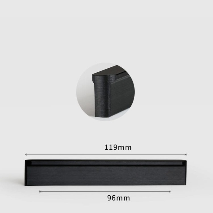 Möbelgriff Avalos – schlichter linearer Griff in Schwarz oder gebürstetem Gold. Modern, erhältlich in 96, 128, 160, 320, 546 und 960 mm – egriffe.at