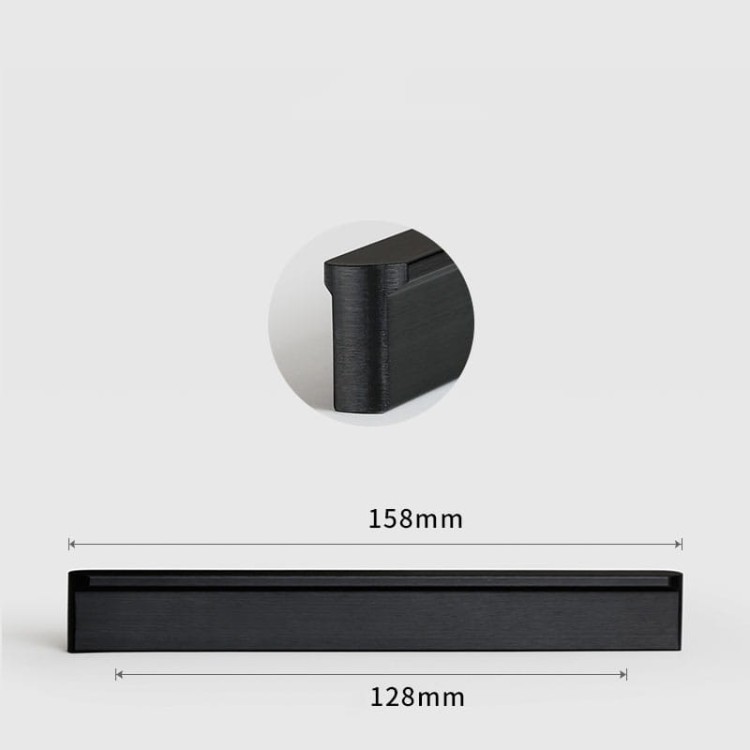 Möbelgriff Avalos – schlichter linearer Griff in Schwarz oder gebürstetem Gold. Modern, erhältlich in 96, 128, 160, 320, 546 und 960 mm – egriffe.at