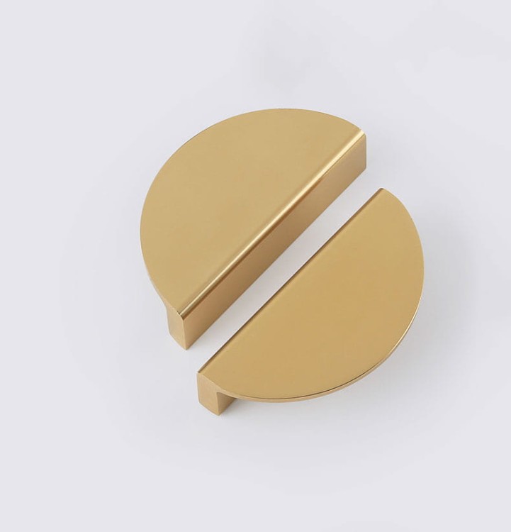 Möbelgriff Gozo – halbrunder dekorativer Griff in Gold, Champagner und Schwarz, erhältlich in 78 mm und 95 mm – egriffe.at