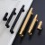 Möbelgriff Montana Schwarz/Gold – gerändelter T-Bar-Griff im Industrial-Stil, erhältlich in 128 mm und 160 mm – egriffe.at
