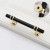 Möbelgriff Pina – eleganter T-Bar-Griff mit dekorativen Stützen in Schwarz-Gold oder Schwarz-Chrom. Als Knopf sowie in 96, 128 und 160 mm erhältlich. Ideal für Schränke, Kommoden und Schiebetüren – egriffe.at