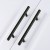 Möbelgriff Uno – T-Bar-Griff mit rundem Profil in Schwarz und gebürstetem Gold. Erhältlich als T-Bar-Knopf sowie in 96, 128, 160, 256, 512 und 850 mm – egriffe.at