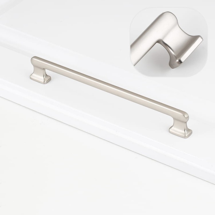 Möbelgriff Maceo – moderner und klassischer Aufsatzgriff für Schränke und Schubladen in gebürstetem Gold, gebürstetem Nickel, Perlgrau und Schwarz. Größen 96, 128, 160 und 192 mm – egriffe.at.