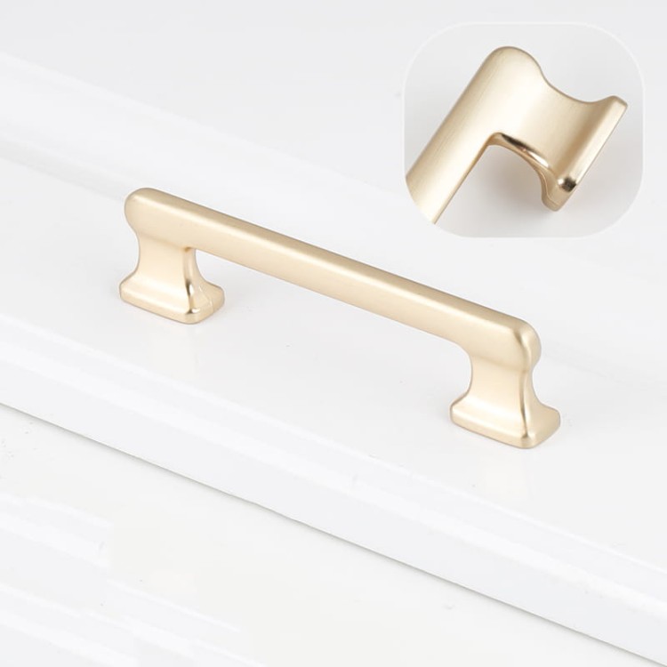 Möbelgriff Maceo – moderner und klassischer Aufsatzgriff für Schränke und Schubladen in gebürstetem Gold, gebürstetem Nickel, Perlgrau und Schwarz. Größen 96, 128, 160 und 192 mm – egriffe.at.