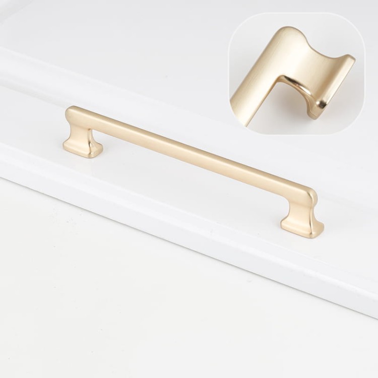 Möbelgriff Maceo – moderner und klassischer Aufsatzgriff für Schränke und Schubladen in gebürstetem Gold, gebürstetem Nickel, Perlgrau und Schwarz. Größen 96, 128, 160 und 192 mm – egriffe.at.