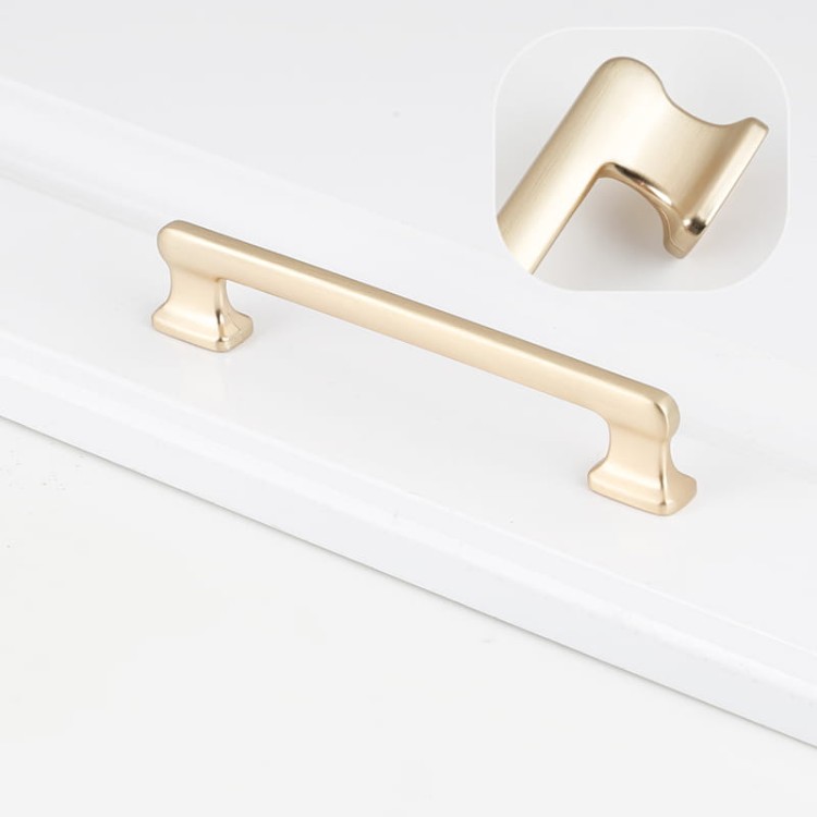 Möbelgriff Maceo – moderner und klassischer Aufsatzgriff für Schränke und Schubladen in gebürstetem Gold, gebürstetem Nickel, Perlgrau und Schwarz. Größen 96, 128, 160 und 192 mm – egriffe.at.