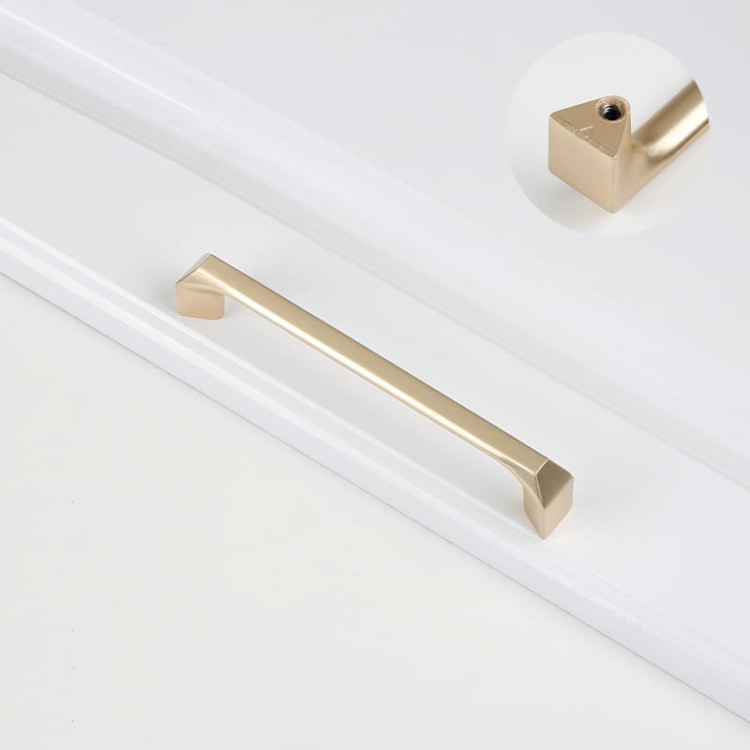Möbelgriff Beliz – moderner länglicher Aufsatzgriff für Schränke und Schubladen in Schwarz, gebürstetem Gold, Perlgrau und gebürstetem Nickel. Schlichter Küchengriff – egriffe.at.