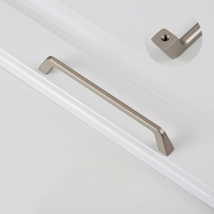 Möbelgriff Amarito – moderner Aufsatzgriff für Schränke und Schubladen in gebürstetem Gold, Schwarz, Perlgrau, gebürstetem Nickel, hellem Sandschwarz und Sandgold. Schlichter Küchengriff – egriffe.at.