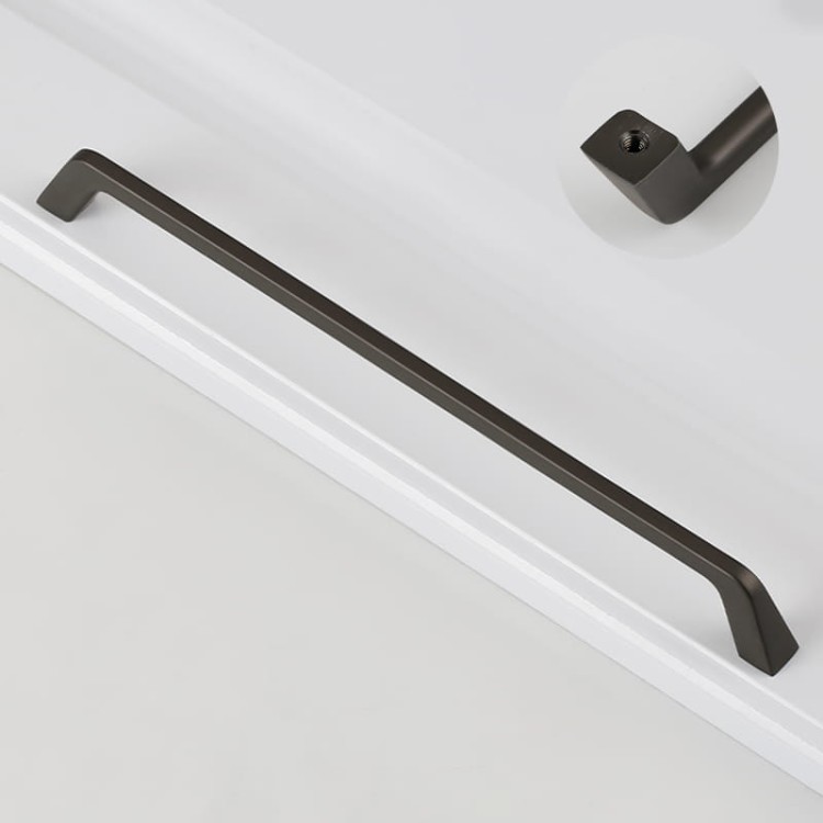 Möbelgriff Amarito – moderner Aufsatzgriff für Schränke und Schubladen in gebürstetem Gold, Schwarz, Perlgrau, gebürstetem Nickel, hellem Sandschwarz und Sandgold. Schlichter Küchengriff – egriffe.at.