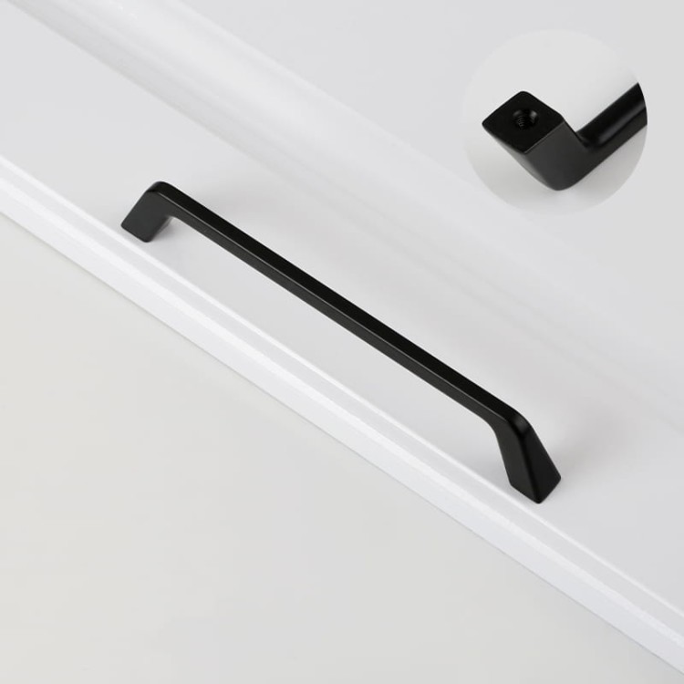Länglicher Amarito-Möbelgriff in Sand-Schwarz mit 160 mm Lochabstand