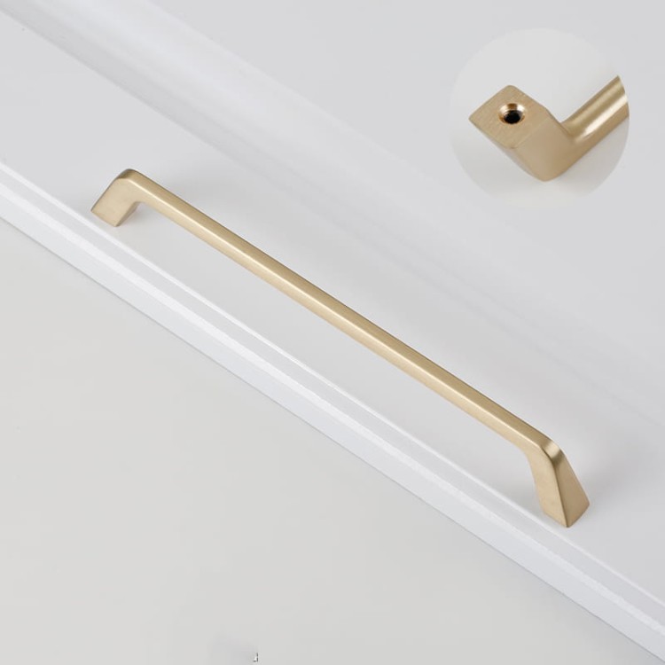 Eleganter Amarito-Möbelgriff in Sand-Gold für Schränke und Schubladen mit 192 mm Lochabstand