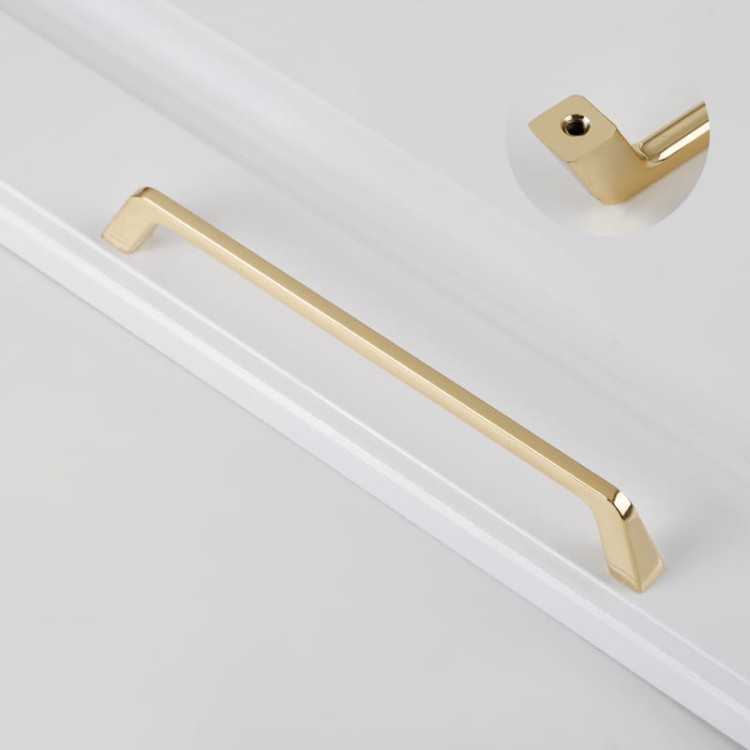 Möbelgriff Amarito – moderner Aufsatzgriff für Schränke und Schubladen in gebürstetem Gold, Schwarz, Perlgrau, gebürstetem Nickel, hellem Sandschwarz und Sandgold. Schlichter Küchengriff – egriffe.at.