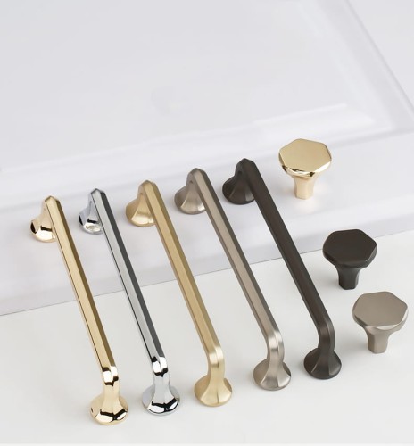 Möbelgriff Grillo – eleganter länglicher Griff und sechseckiger Knopf für Schränke und Schubladen in gebürstetem Gold, Schwarz, gebürstetem Nickel und Perlgrau – egriffe.at.