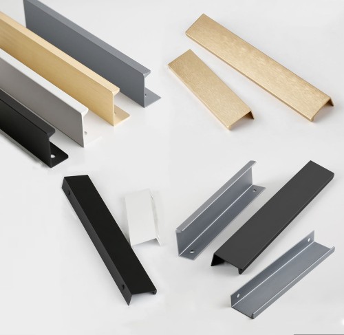Möbelgriff Dimas – Kantengriff für Schränke und Schubladen in Schwarz, Weiß, Grau, Silber und gebürstetem Gold. Moderner Griff für Möbelfronten, erhältlich im Shop egriffe.at.