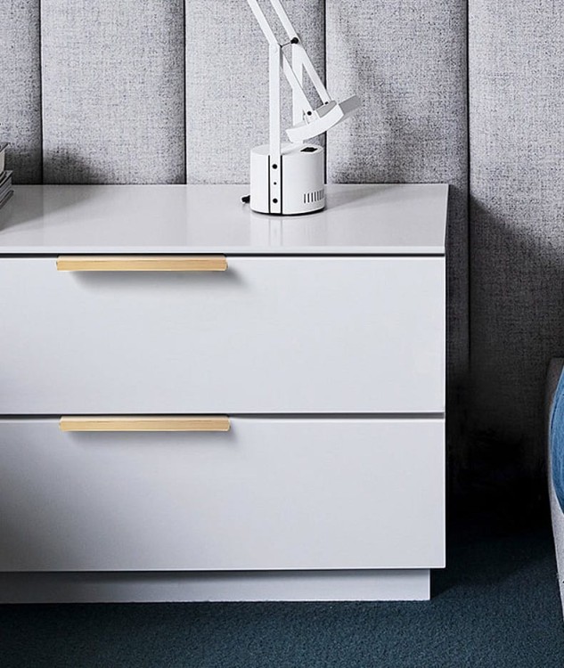 Möbelgriff Dimas – Kantengriff für Schränke und Schubladen in Schwarz, Weiß, Grau, Silber und gebürstetem Gold. Moderner Griff für Möbelfronten, erhältlich im Shop egriffe.at.