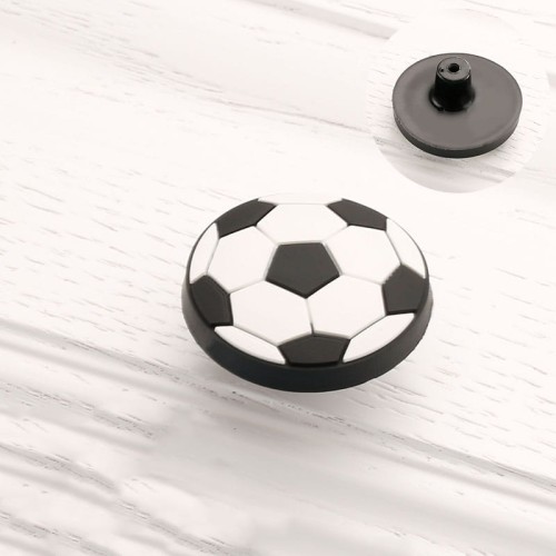 Czarno-biała gałka meblowa Football w kształcie piłki nożnej do pokoju dziecka