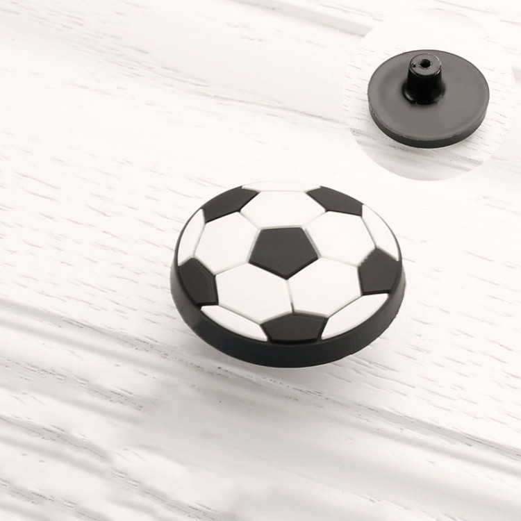 Kinder-Möbelgriff Football – Möbelknopf in Form eines Fußballs für Schränke und Kommoden im Kinderzimmer, erhältlich im Shop egriffe.at