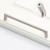 Möbelgriff Loma – schlichter Griff und runder Knopf in gebürstetem Nickel, Größe 160 mm, für Schränke und Schubladen, erhältlich im Shop egriffe.at