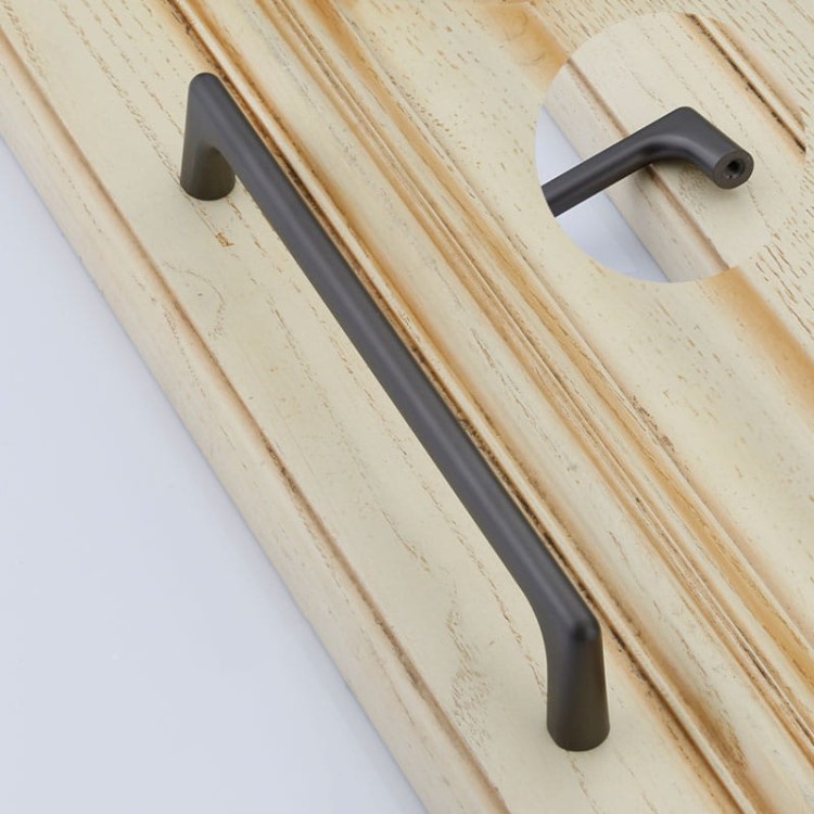 Möbelgriff Loma – schlichter Griff und runder Knopf in Perlgrau, Größe 160 mm, für Schränke und Schubladen, erhältlich im Shop egriffe.at