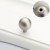 Möbelgriff Loma – schlichter Griff und runder Knopf in gebürstetem Nickel. Möbelknopf für Schränke und Schubladen, erhältlich im Shop egriffe.at