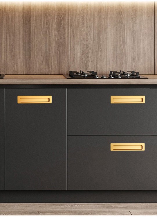 Möbelgriff Olivos – länglicher eingelassener Griff für Schränke und Schubladen in Gold und Schwarz, erhältlich im Shop egriffe.at
