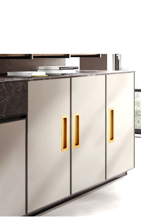 Möbelgriff Olivos – länglicher eingelassener Griff für Schränke und Schubladen in Gold und Schwarz, erhältlich im Shop egriffe.at