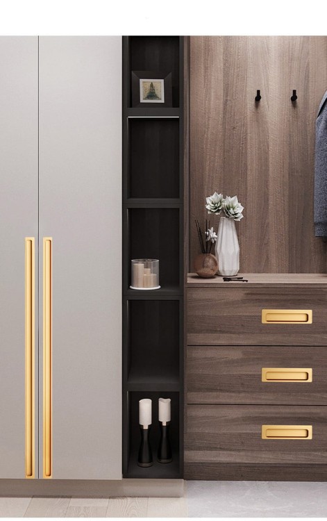 Möbelgriff Olivos – länglicher eingelassener Griff für Schränke und Schubladen in Gold und Schwarz, erhältlich im Shop egriffe.at