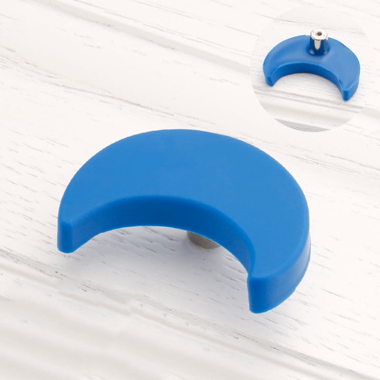 Kinder-Möbelgriff Luna – gelber und blauer Möbelknopf in Mondform für Schränke und Kommoden im Kinderzimmer, erhältlich im Shop egriffe.at