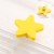Kinder-Möbelgriff Star – gelber und blauer sternförmiger Möbelknopf für Schränke und Kommoden im Kinderzimmer, erhältlich im Shop egriffe.at