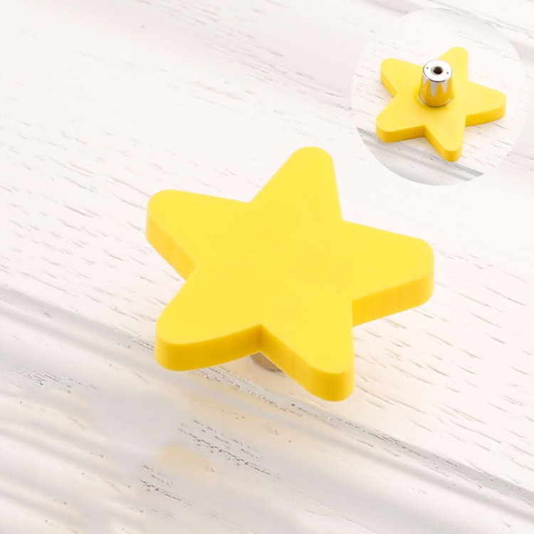Kinder-Möbelgriff Star – gelber und blauer sternförmiger Möbelknopf für Schränke und Kommoden im Kinderzimmer, erhältlich im Shop egriffe.at