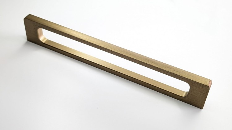 Möbelgriff Barra – moderner durchbrochener Griff in gebürstetem Kaffeegold, Grau und Schwarz. Größen 96, 128 und 160 mm, für Küchen- und Badmöbel, Schränke und Kommoden – egriffe.at
