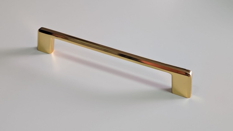 Nowoczesny złoty szczotkowany uchwyt do mebli Batuco, rozstaw 160 mm do kuchni
