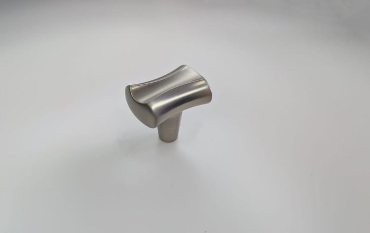 Srebrna gałka meblowa Vegas T-Bar w wykończeniu aluminium szczotkowane