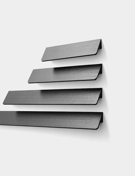 Möbelgriff Fargo – Kantengriff in gebürstetem Gold, gebürstetem Schwarz und gebürstetem Grau. Größen 96, 128, 192, 320 und 800 mm, im Loft-, Modern-, Skandi- und Industrial-Stil – egriffe.at