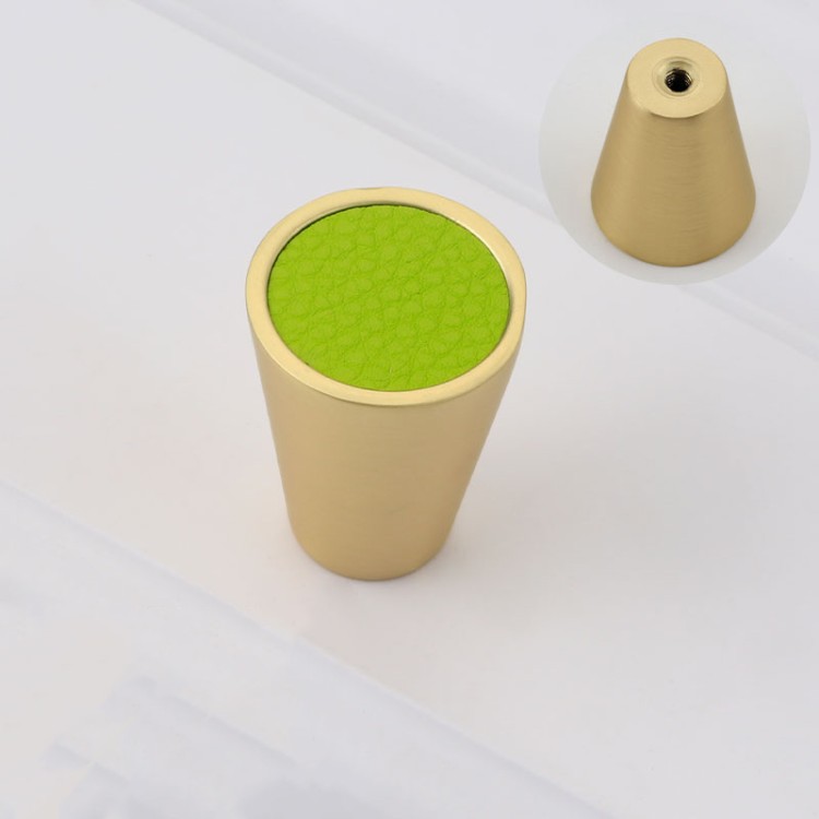 Lebhaft hellgrüner Möbelknopf Luiza in einem ausdrucksstarken, frischen Farbton.