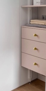 Gałka meblowa Saba mosiądz – klasyczna, kulista gałka z litego mosiądzu w kolorze mosiężnym (szczotkowane wykończenie), dostępna w rozmiarach 20 / 24 / 30 mm, idealna do szafek kuchennych, łazienkowych, komód, szuflad, szaf i garderób – sklep euchwyty.pl.