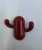 Wieszak ścienny Cactus – zabawny i nowoczesny, idealny do przedpokoju, kuchni, łazienki i pokoju dziecięcego. Solidny, łatwy w montażu. Dostępne kolory: złoty, czerwony, zielony, szary.