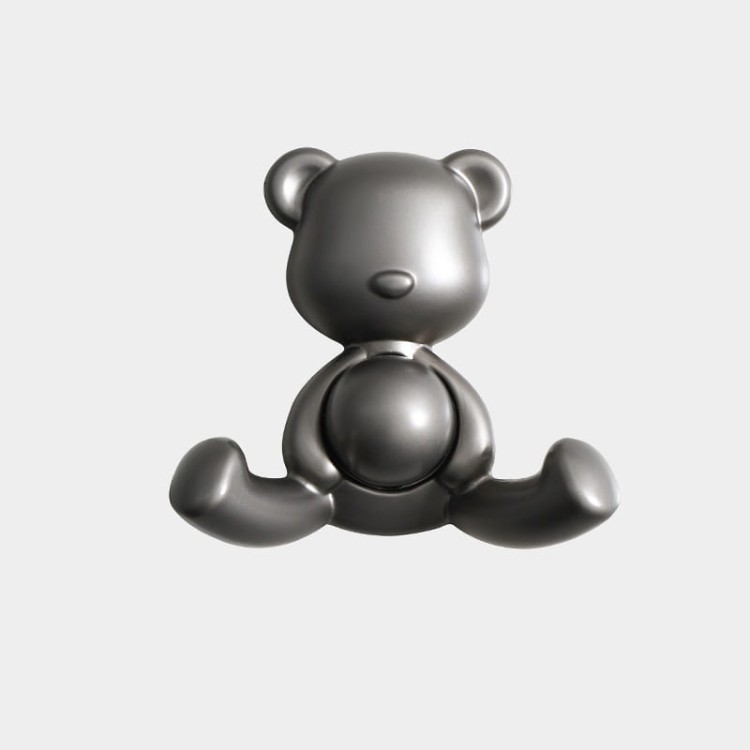 Wieszak ścienny Teddy miś w kolorze szary perłowy o metalicznym wykończeniu