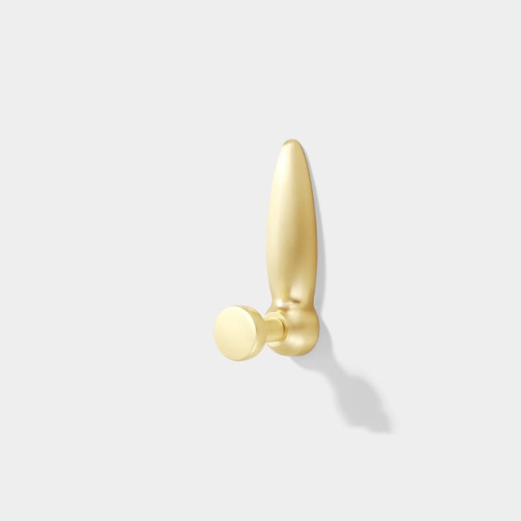 Wandhaken Lumbi mit moderner organischer Form. In gebürstetem Gold und Perlgrau erhältlich – ideal für Zuhause und gewerbliche Räume, einzeln als Akzent oder als Teil einer dekorativen Wandkomposition.