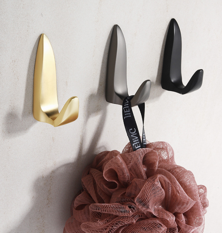 Wandhaken Gordo mit modernem minimalistischem Design. Robust, kratzfest und einfach mit Schrauben zu montieren. Ideal für Zuhause, Büro oder Bad. Farben: Gold, Schwarz und Perlgrau.