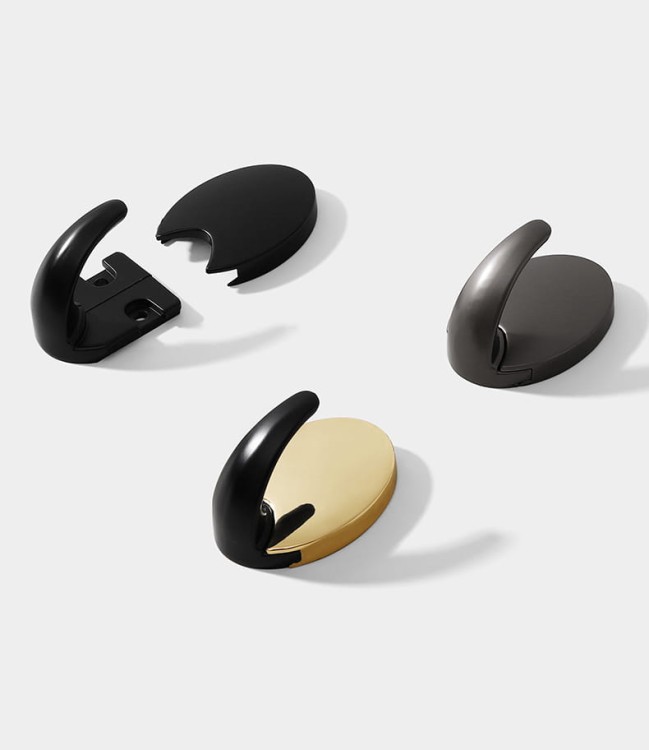 Wandhaken Lucia – moderner, robuster und feuchtigkeitsbeständiger Wandhaken mit einfacher Schraubmontage. Ideal für Bad, Küche und Flur zu Hause oder im Objektbereich. Farben: Schwarz, Perlgrau, Gold und Gold-Schwarz.